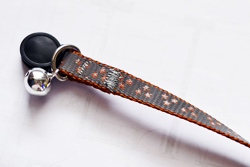 hnedy obojok pre macky