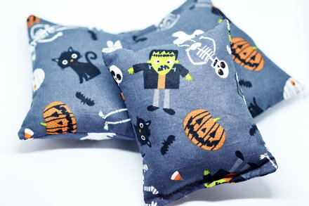 Halloweenska limitka veľký relaxačný vankúšik s kocúrnikom Frankencat, Pufka