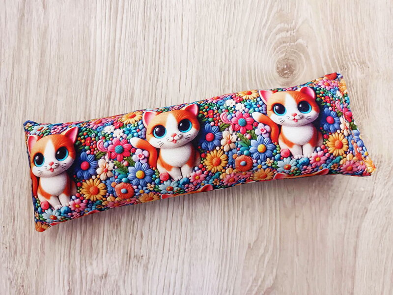 Jarná limitka - MEGA kopací vankúšik s kocúrnikom Mačičky na lúke, Pufka