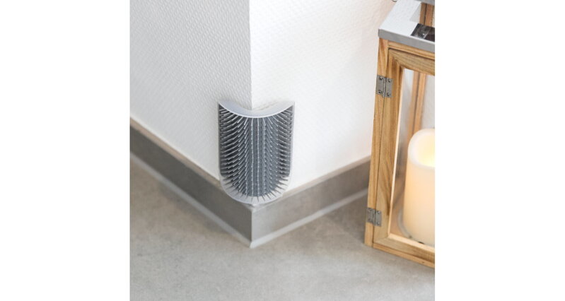 Masážna kefa k upevneniu na roh 8 x 13 cm sivá, Trixie